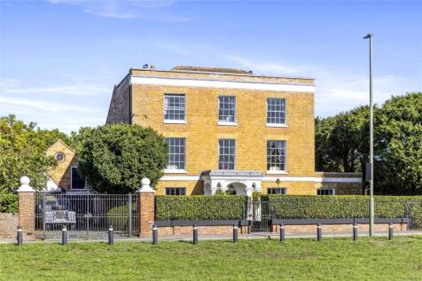 Russell Road, Shepperton, Surrey, TW17