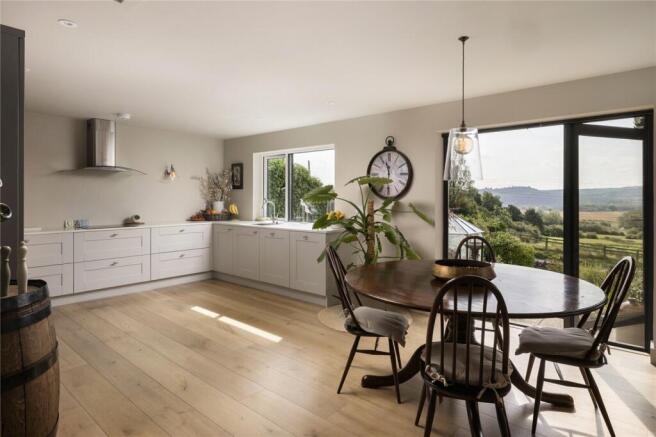 Kitchen/ Dining Area