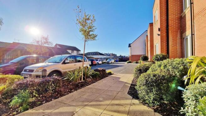 Communal Gardens & Parking