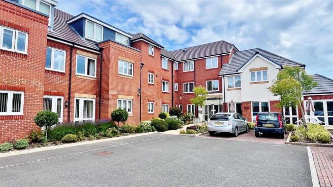 Communal Gardens & Parking