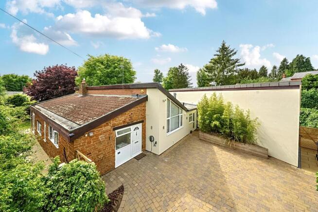 12 Bricketts lane. Flore