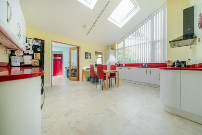 12 Bricketts lane. Flore
