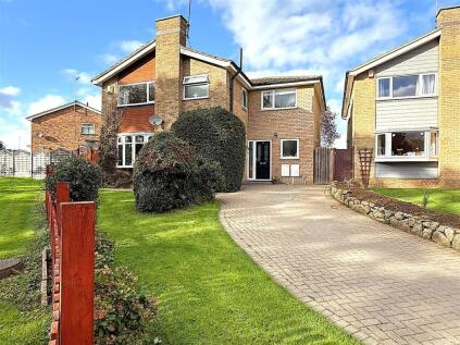Coniston Close, Daventry, NN11