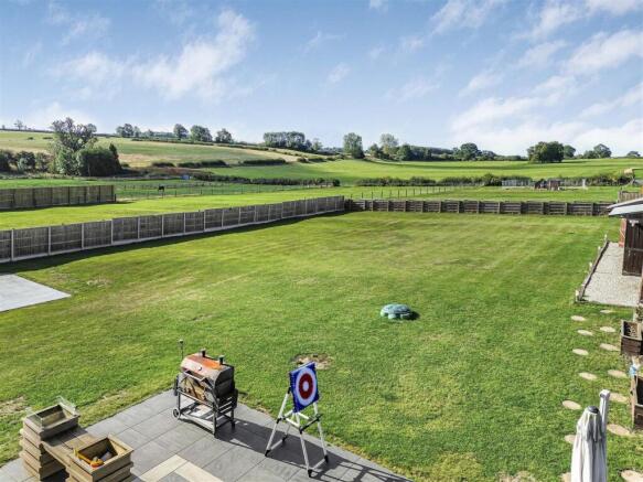 Home Farm Stables, Manor Lane
