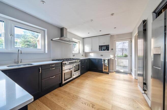 29 Harmans Way, Weedon