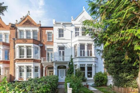 Clapham Common North Side, 
Clapham Common, SW4