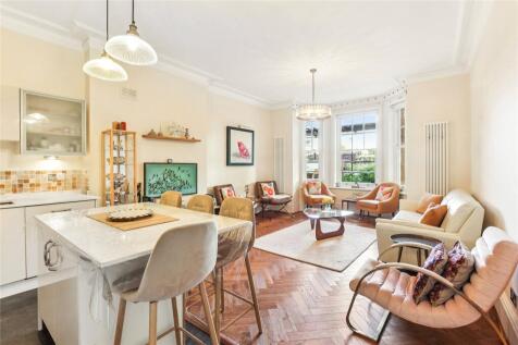 Esmond Gardens, South Parade, London, W4