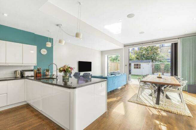 Kitchen/Dining Area