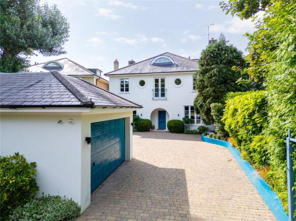Driveway/Front