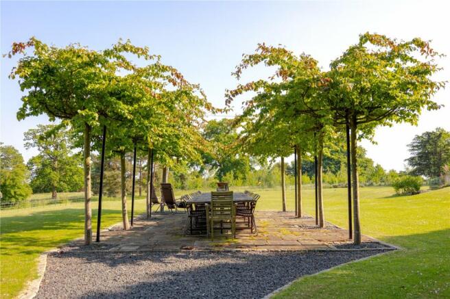 Alfresco Dining