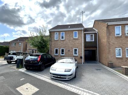 St Peters Close, Chippenham