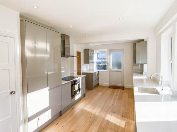 image00018 (Large).jpg