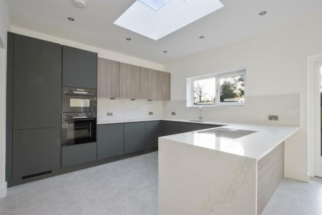 Superb Open Plan Kitchen/Dining/Family Room
