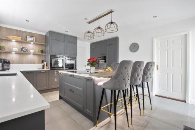 Re-Fitted Kitchen/Family Room