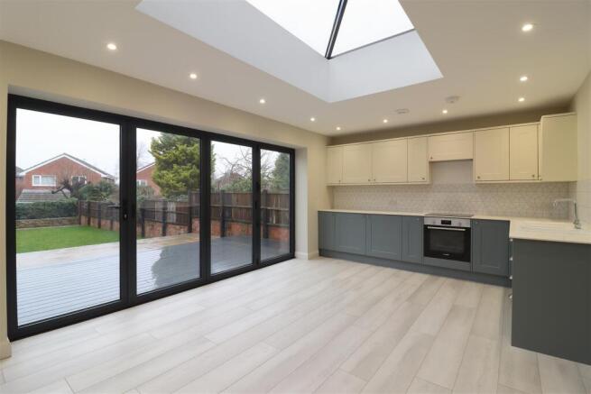 Open Plan 'L' Shaped Kitchen/Diner