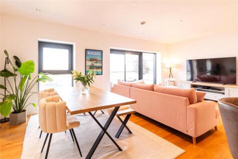 Kingman Way, Newbury, Berkshire, RG14