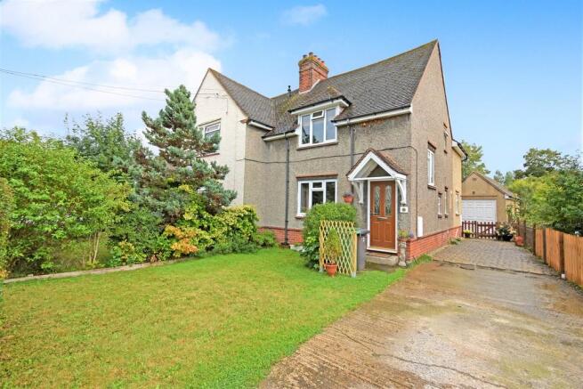 3 bedroom semi-detached house for sale in Marsh Road, Thatcham, RG18