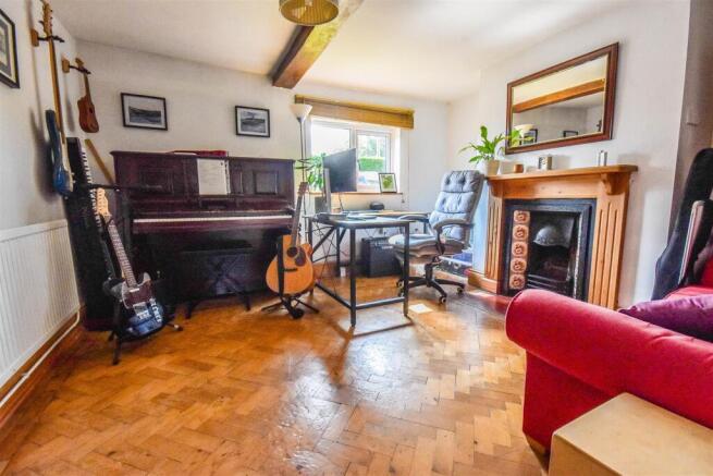 SITTING ROOM/STUDY