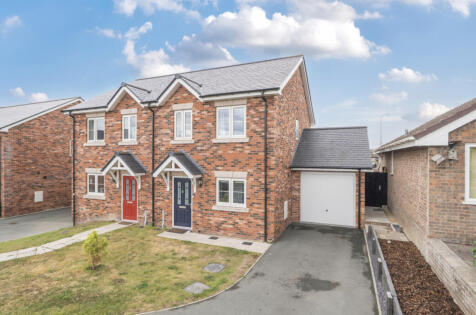 St. Michaels Drive, Kerry, Newtown, Powys, SY16