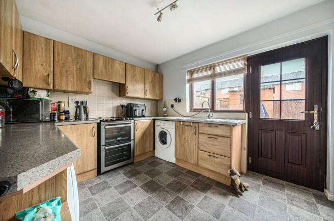 1372601-4-68fb40f...