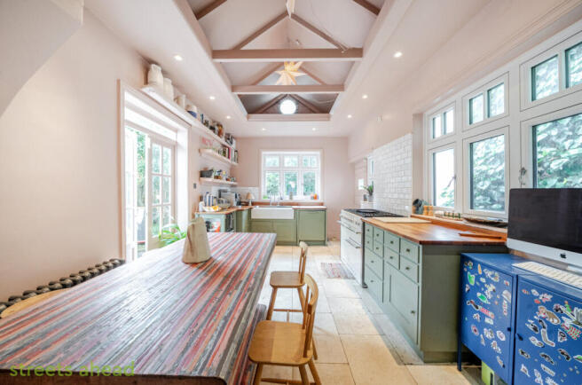 bde79cb4-17e8-437...