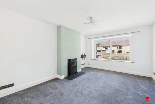 Spacious Lounge w...