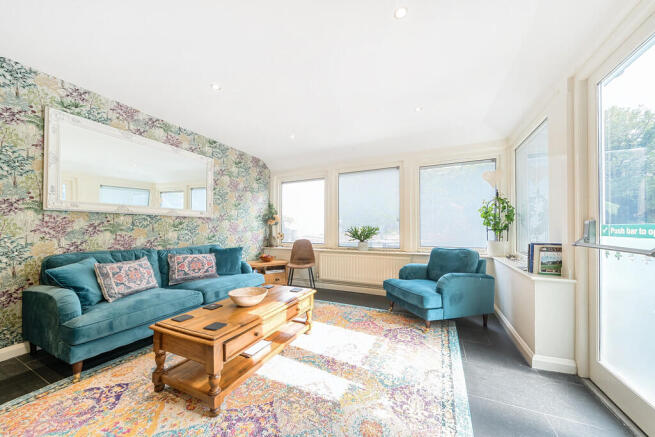 Lounge Sitting Ro...