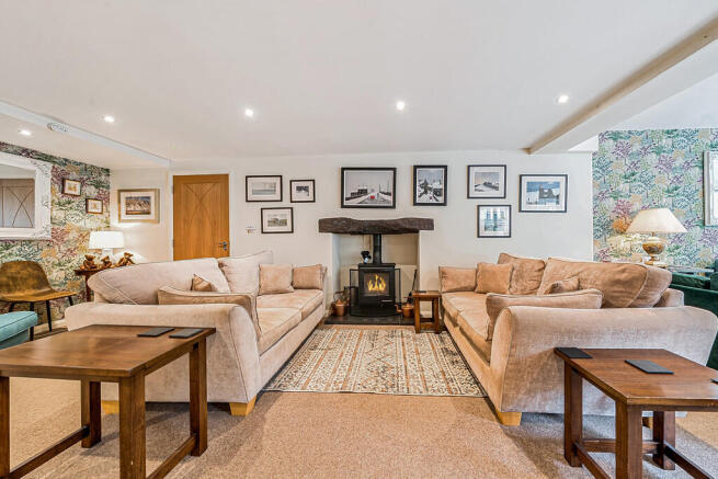 Lounge Sitting Ro...