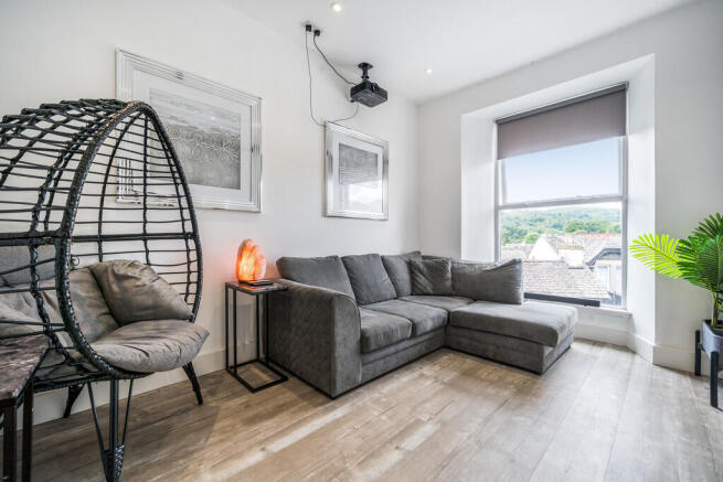 Bedroom 1/Cinema ...