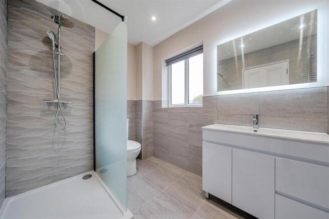 bathroom i h.JPG