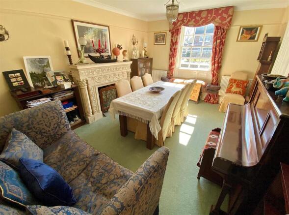 Lounge1.jpg
