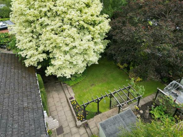 DELIGHTFUL REAR GARDEN