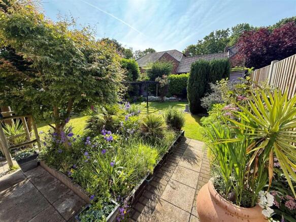 BR71 Garden2.jpg