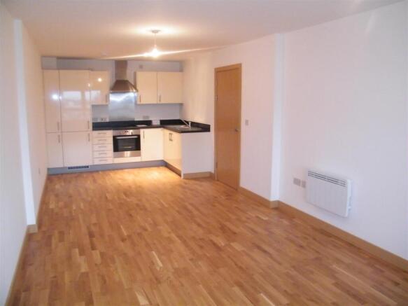 LOUNGE/KITCHEN