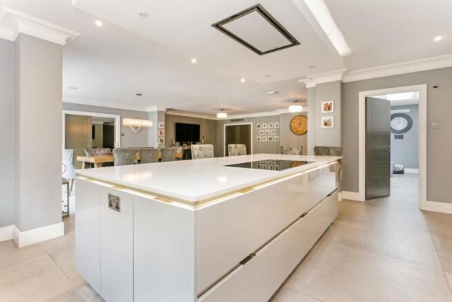 16 Woodhill Avenu...