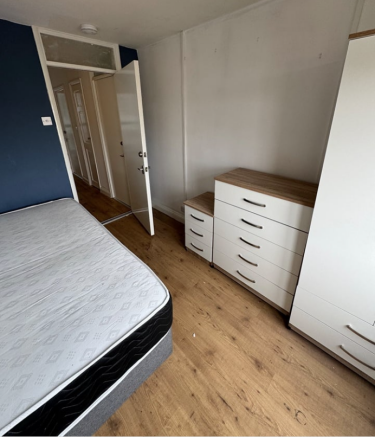 Single Bedroom Image 2