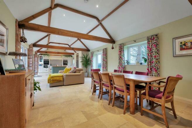 OPEN PLAN LIVING/DINING KITCHEN