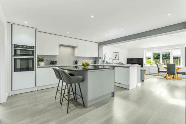 OPEN PLAN LIVING/DINING KITCHEN