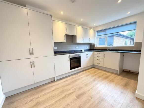 L SHAPED DINING KITCHEN