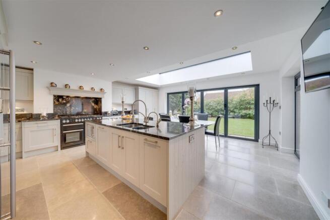 OPEN PLAN LIVING/DINING KITCHEN