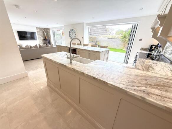 LIVING/DINING KITCHEN