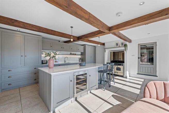 LIVING KITCHEN