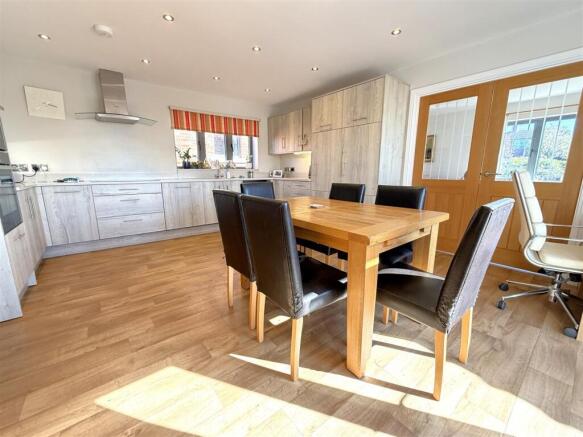 OPEN PLAN DINING KITCHEN