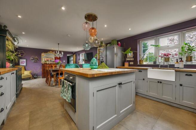 LIVING / DINING KITCHEN