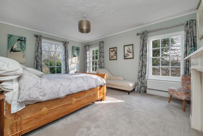 PRINCIPAL BEDROOM