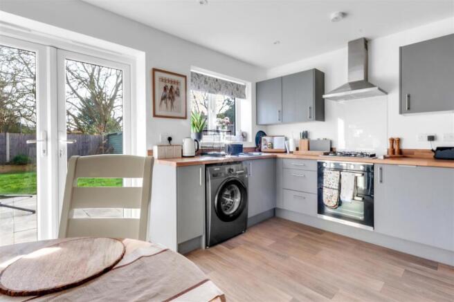 Kitchen 2.jpg