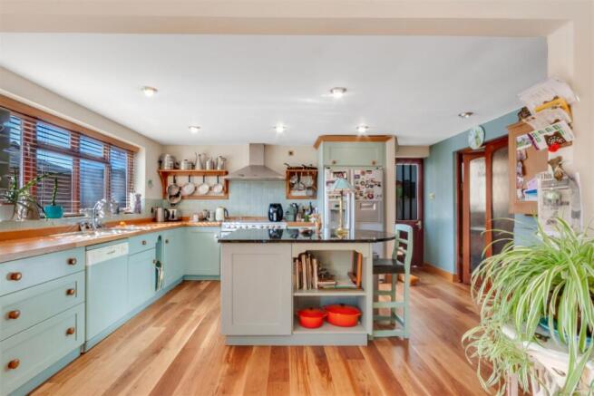 Kitchen 2.jpg