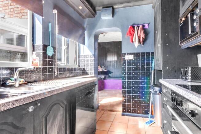 Kitchen 2 bl.jpg