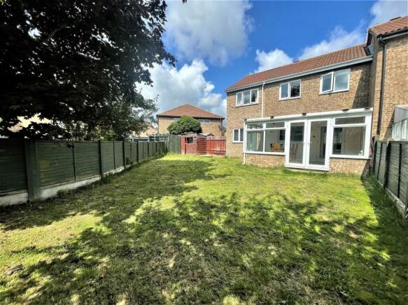 Corner Plot Rear Garden