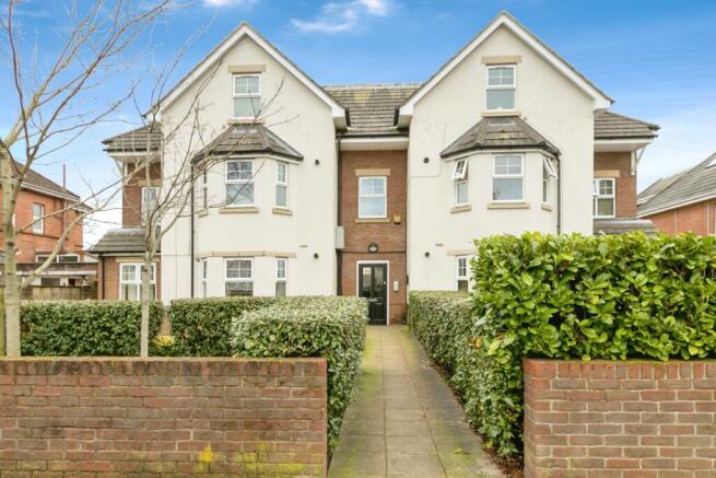2 bedroom flat for sale in Lowther Road, CHARMINSTER, Bournemouth, Dorset,  BH8